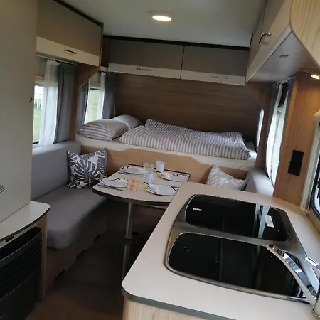 Mietwohnwagen Auf Dem Campingplatz Westerkoog Bei Busum אתר קמפינג Hedwigenkoog