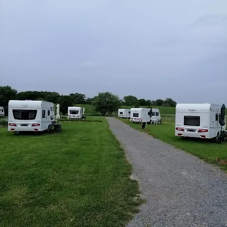 Mietwohnwagen Auf Dem Campingplatz Westerkoog Bei Busum אתר קמפינג Hedwigenkoog