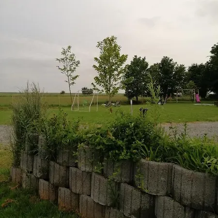 Mietwohnwagen Auf Dem Campingplatz Westerkoog Bei Busum Hedwigenkoog